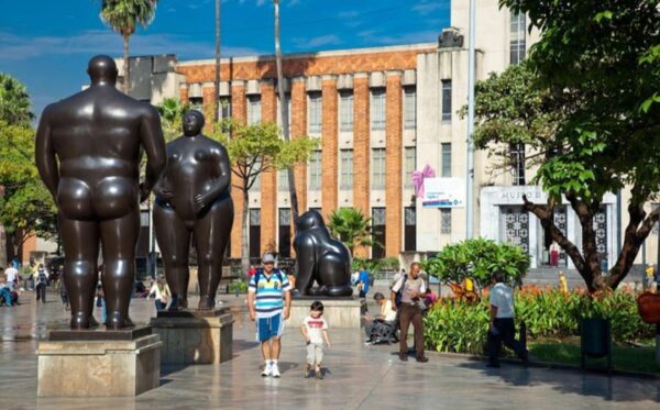 El city tour en medellin con las esculturas de botero